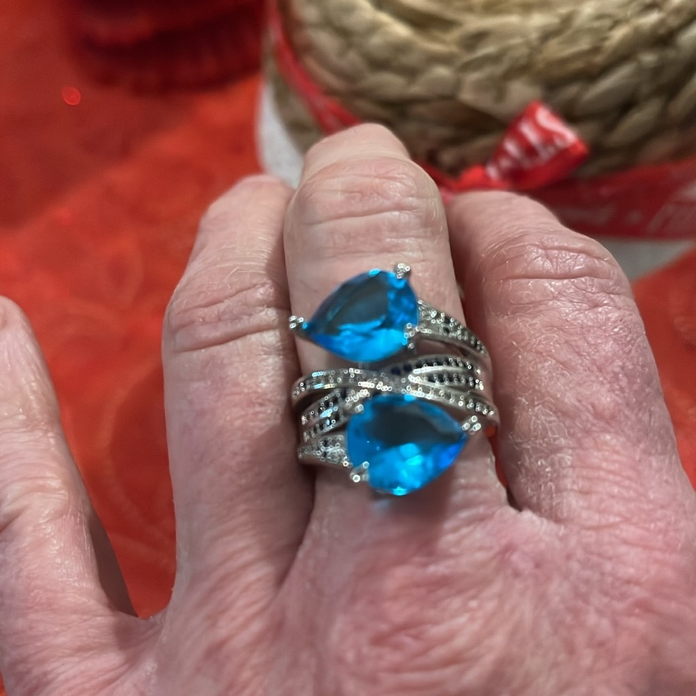 STUNNING RING - Picture 2 of 2